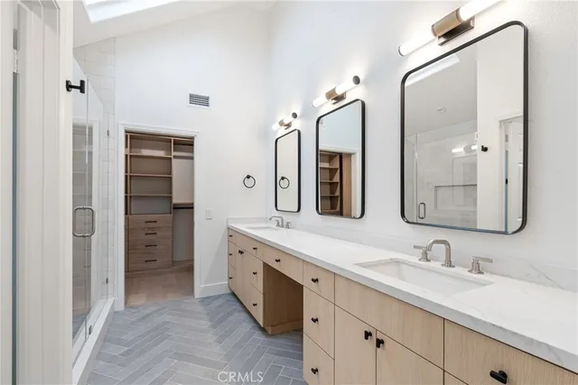 an empty room with a empty space and a ceiling fan