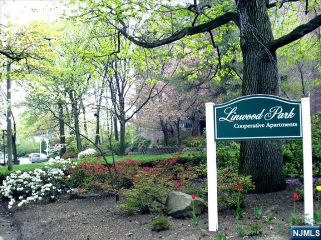 501 Linwood Drive, Unit 5J Fort Lee, NJ 07024 - Photo 1 of 23 a sign on the side of the road