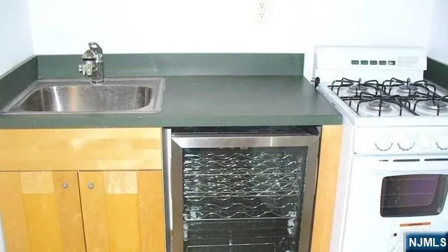 $1,450 | 501 Linwood Drive, Unit 5J, Fort Lee, NJ 07024