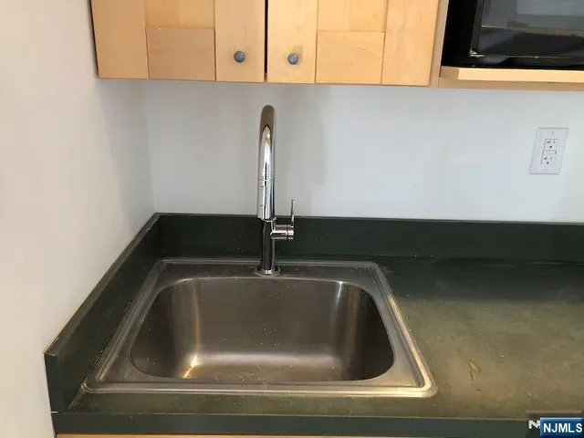 $1,450 | 501 Linwood Drive, Unit 5J, Fort Lee, NJ 07024