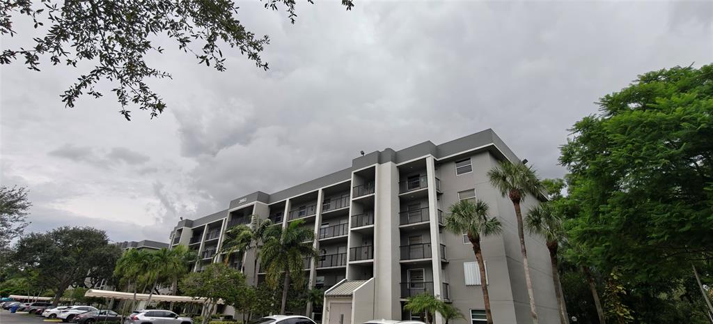 3993 Cypress Reach Court, Unit 501 Pompano Beach, FL 33069 - Photo 8 of 59 Building