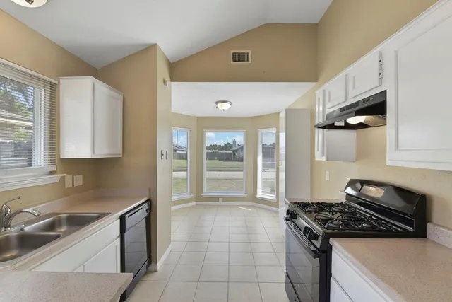 $1,400 | 11922 Westwold Drive, Tomball, TX 77377