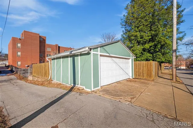 $287,500 | 7200 Lanham Avenue, St. Louis, MO 63143