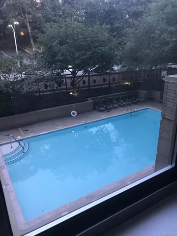 $557,000 | 35 North Chatsworth Avenue, Unit 2Q, Larchmont, NY 10538