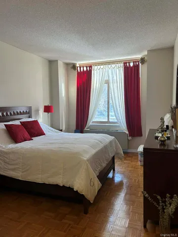 $557,000 | 35 North Chatsworth Avenue, Unit 2Q, Larchmont, NY 10538