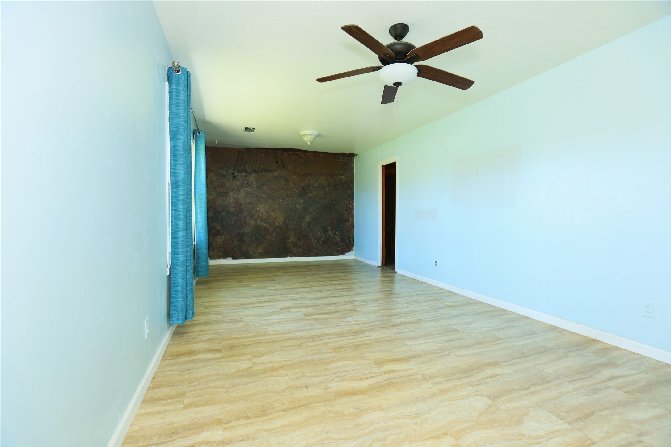 700 Wesley Drive Clute, TX 77531 - Photo 2 of 27 a view of a big room with carpet