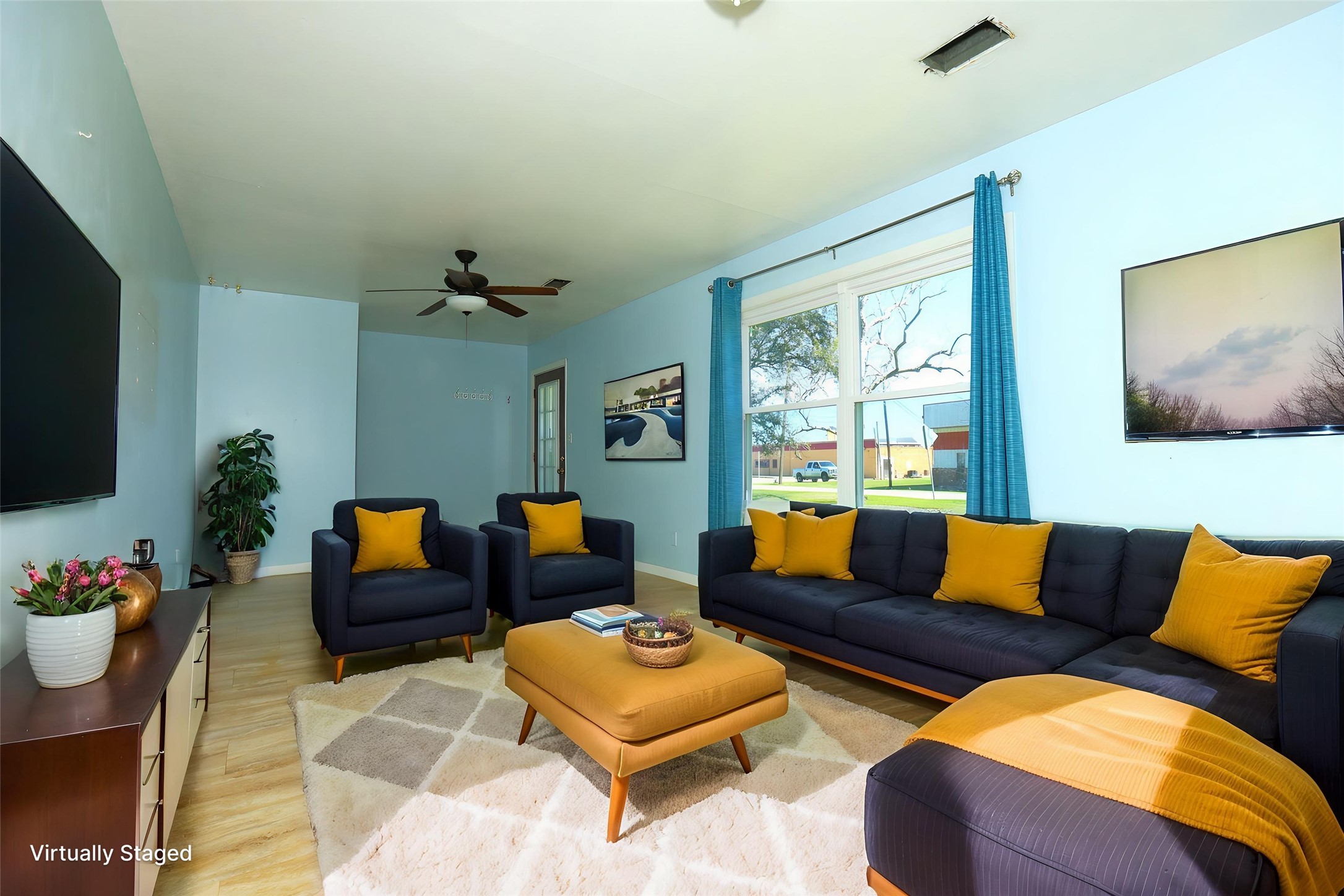 700 Wesley Drive Clute, TX 77531 - Photo 4 of 27 a living room with furniture and a flat screen tv