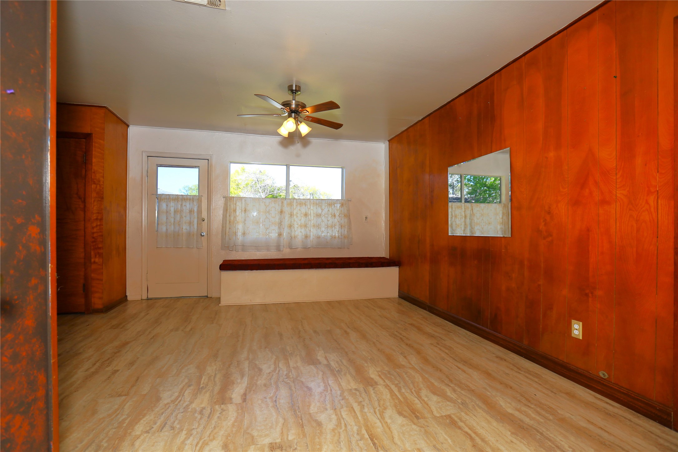 700 Wesley Drive Clute, TX 77531 - Photo 5 of 27 a view of an empty room with a window
