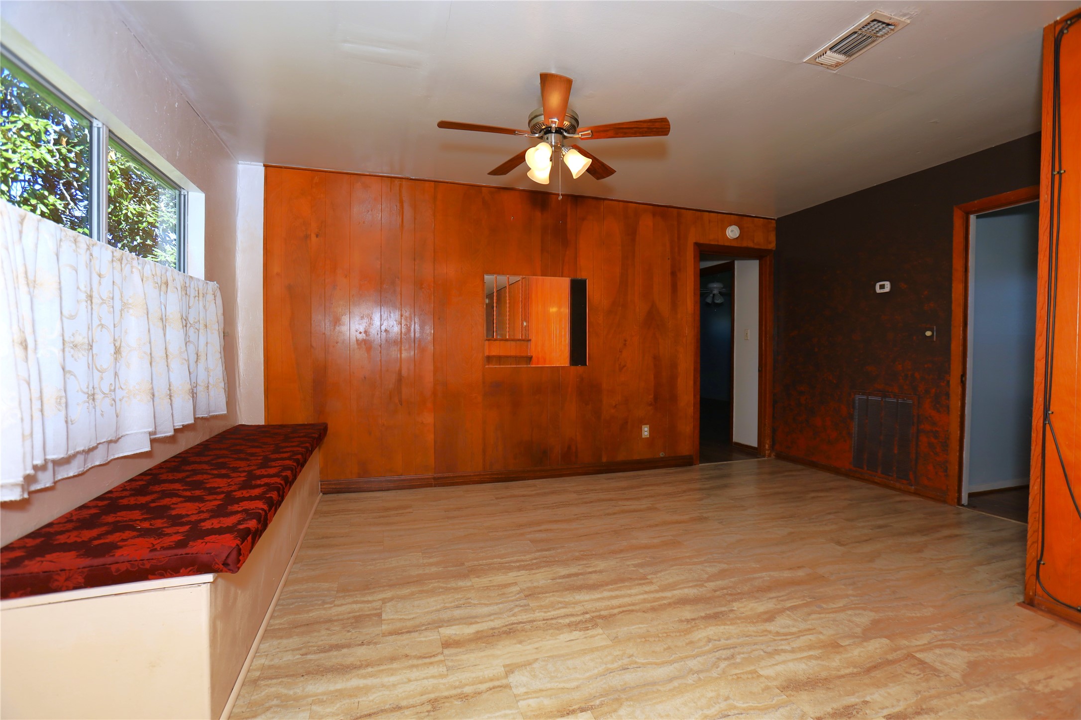 700 Wesley Drive Clute, TX 77531 - Photo 8 of 27 a very nice looking room with a ceiling fan