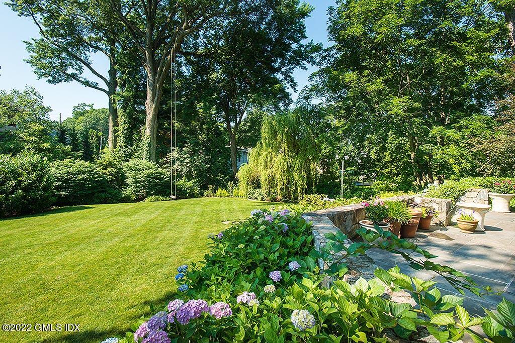 26 Hendrie Avenue Riverside, CT 06878 - Photo 28 of 37 a view of yard with green space