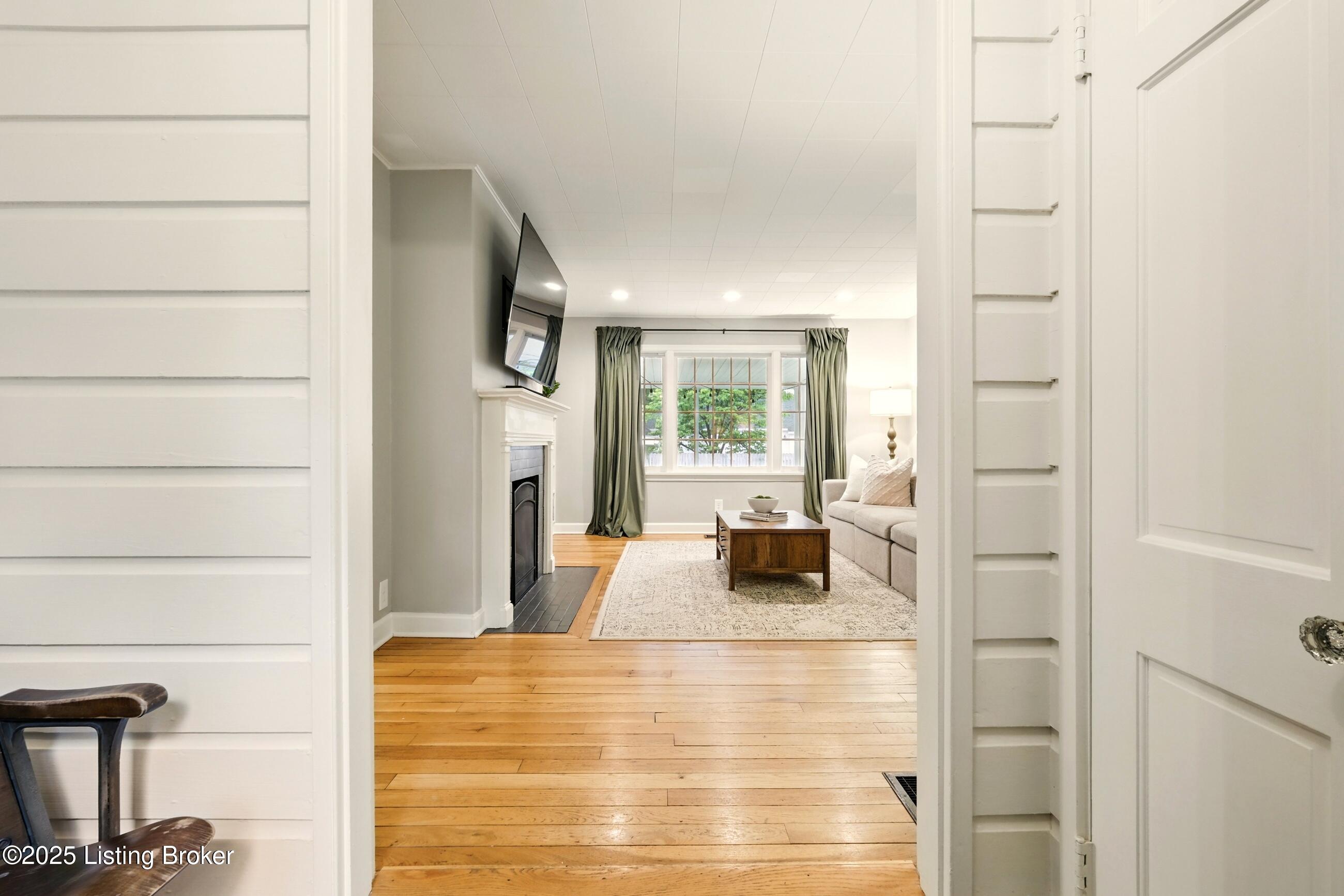 4022 Alton Road Louisville, KY 40207 - Photo 4 of 45 4_4022alton_louisvillerealestatemedia_01