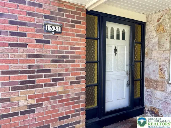 $3,300 | 1331 Armstrong Road, Bethlehem, PA 18017