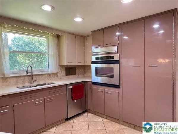 $3,300 | 1331 Armstrong Road, Bethlehem, PA 18017