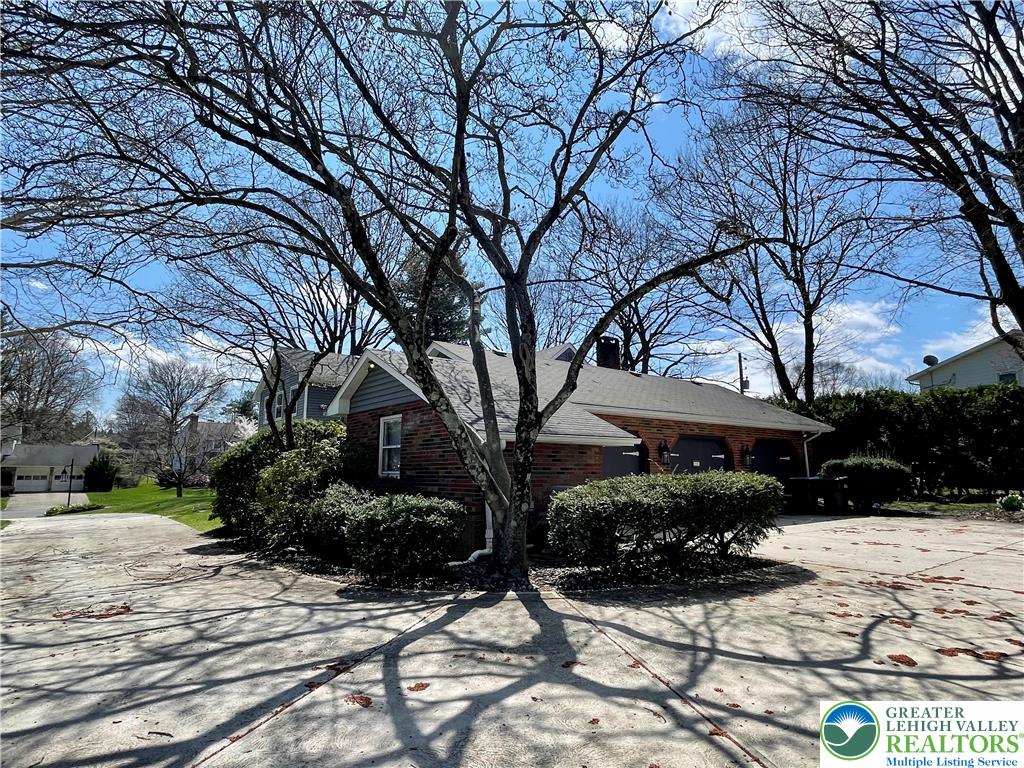 1331 Armstrong Road Bethlehem, PA 18017 - Photo 6 of 47