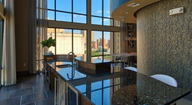 $2,105 | 1414 Texas Avenue, Unit 851, Houston, TX 77002