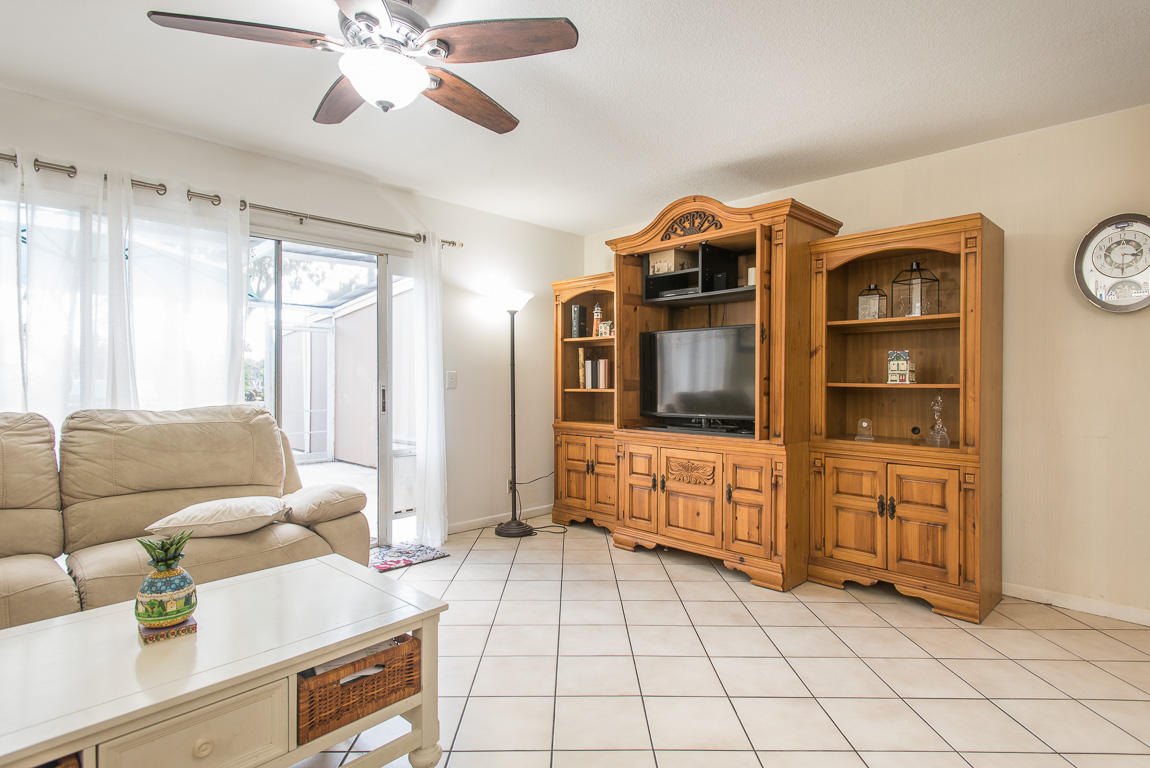52 Maplecrest Circle Jupiter, FL 33458 - Photo 14 of 42 52 Maplecrest Cir-20