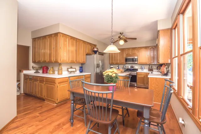 $525,000 | 1582 Dogwood Drive, Crystal Lake, IL 60014