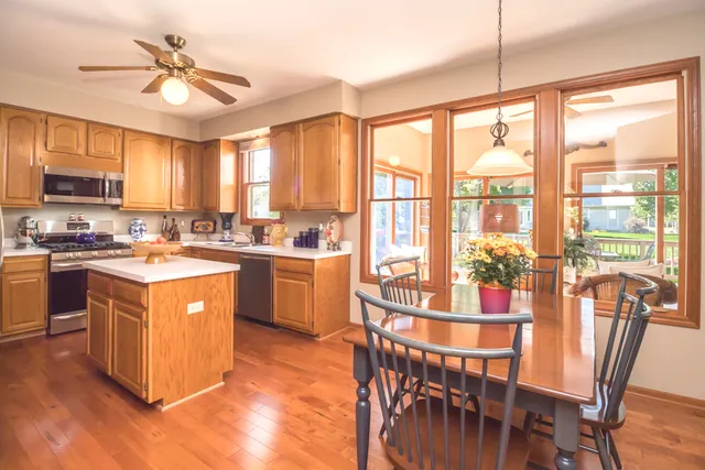 $525,000 | 1582 Dogwood Drive, Crystal Lake, IL 60014