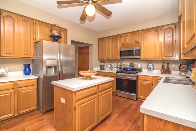 $525,000 | 1582 Dogwood Drive, Crystal Lake, IL 60014