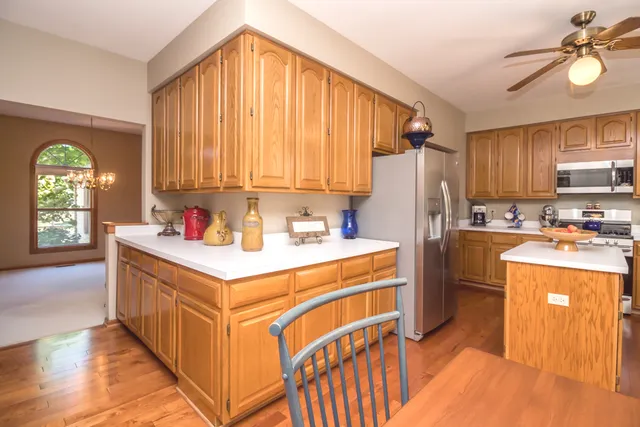 $525,000 | 1582 Dogwood Drive, Crystal Lake, IL 60014