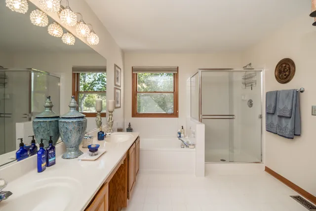 $525,000 | 1582 Dogwood Drive, Crystal Lake, IL 60014