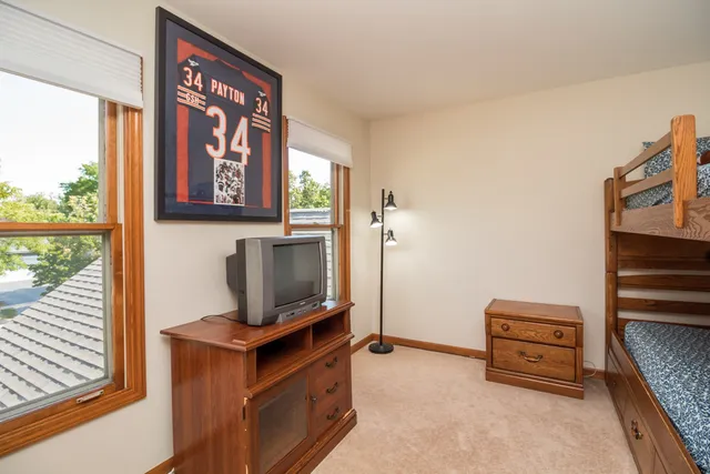 $525,000 | 1582 Dogwood Drive, Crystal Lake, IL 60014