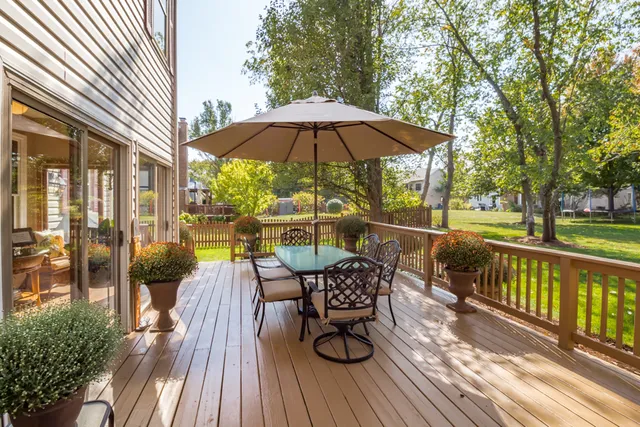 $525,000 | 1582 Dogwood Drive, Crystal Lake, IL 60014