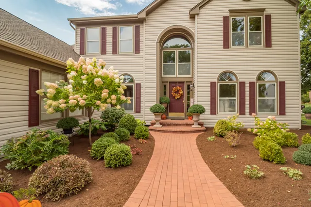 $525,000 | 1582 Dogwood Drive, Crystal Lake, IL 60014