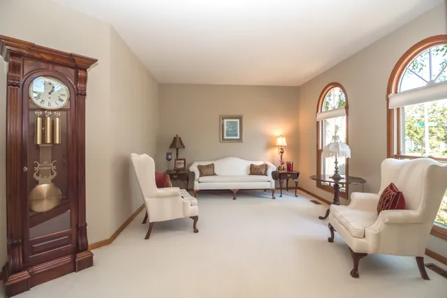 $525,000 | 1582 Dogwood Drive, Crystal Lake, IL 60014