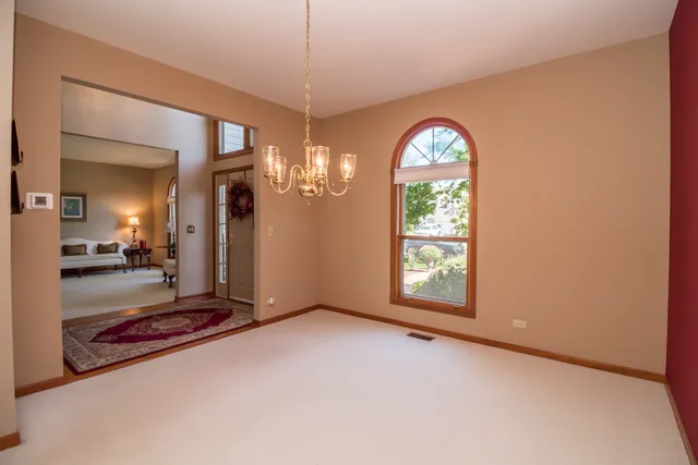 $525,000 | 1582 Dogwood Drive, Crystal Lake, IL 60014