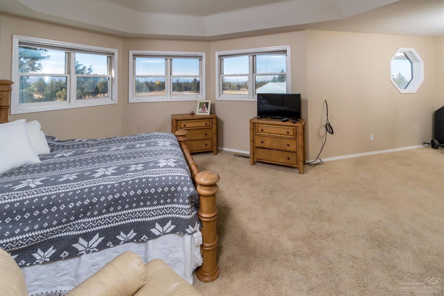63070 Cole Road Bend, OR 97701 - Photo 9 of 24 Additional Photo