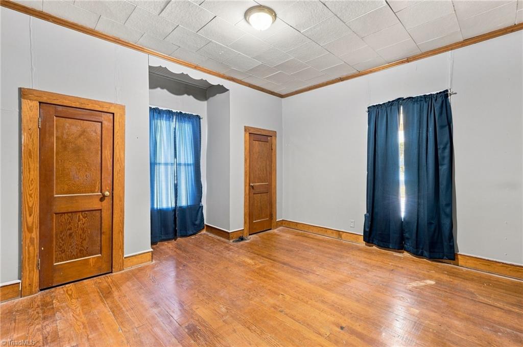Bedroom 14'4"x13'1"