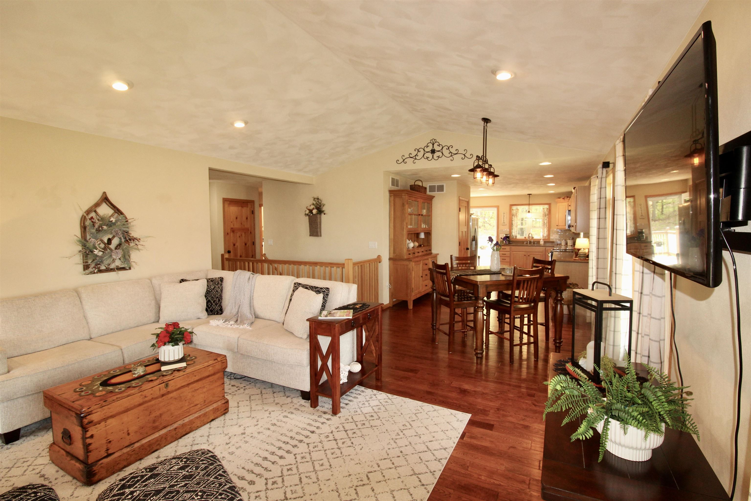 W3689 Sylvester Road Monroe, WI 53566 - Photo 13 of 42