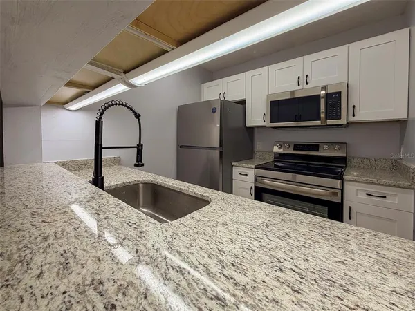 $1,950 | 3921 Southwest 34th Street, Unit 301, Gainesville, FL 32608