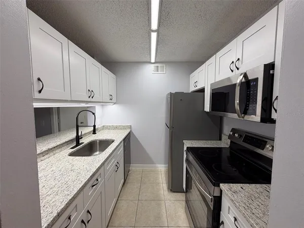 $1,950 | 3921 Southwest 34th Street, Unit 301, Gainesville, FL 32608