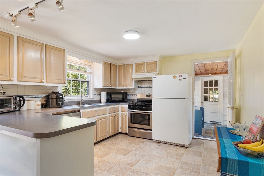 2 Spring Lane Hopkinton, MA 01748 - Photo 11 of 42 Gallery Image 11