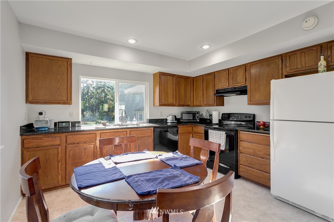 18008 158th Place Southeast Renton, WA 98058 - Photo 15 of 25 Gallery Image 15