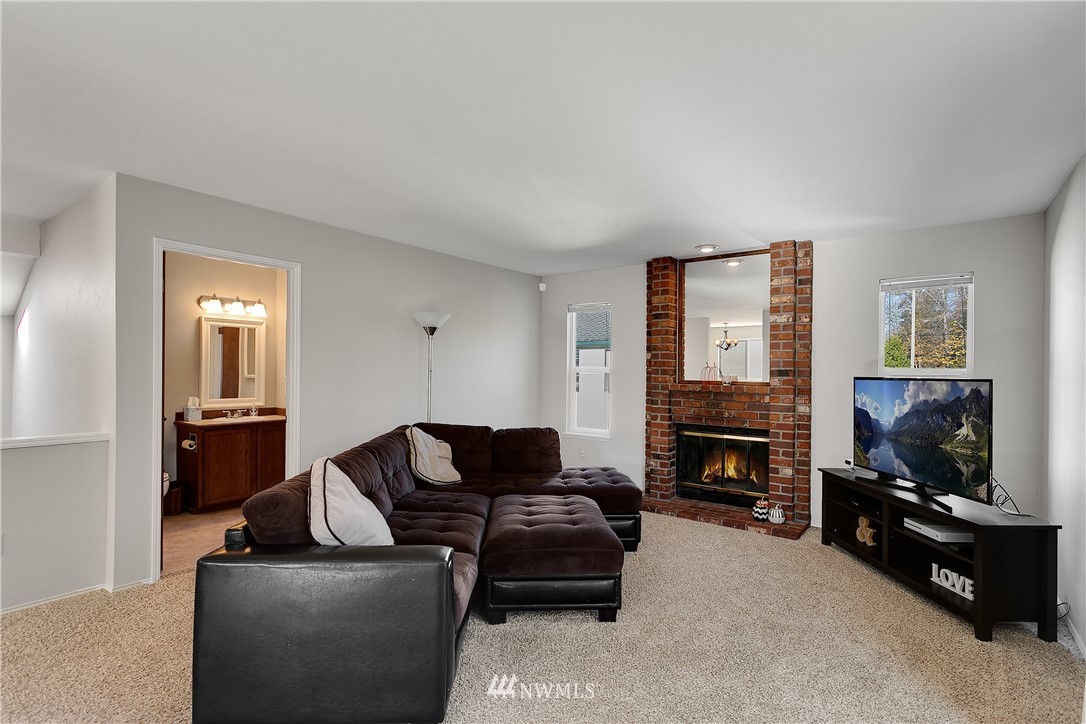 18008 158th Place Southeast Renton, WA 98058 - Photo 9 of 25 Gallery Image 9