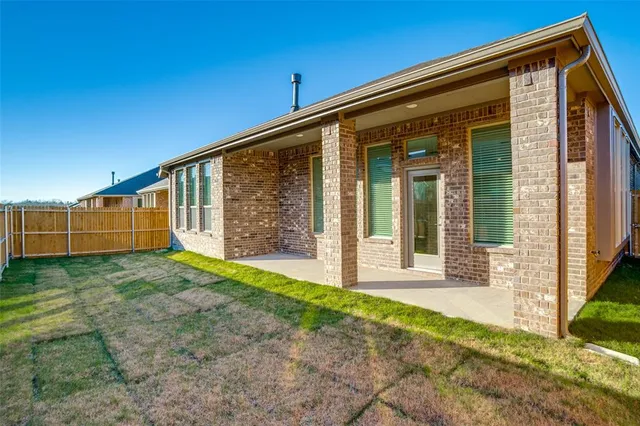 a view of a house with backyard and porch