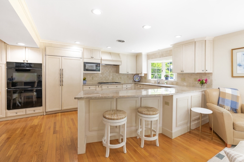 212 Broad Meadow Road Needham, MA 02492 - Photo 6 of 33