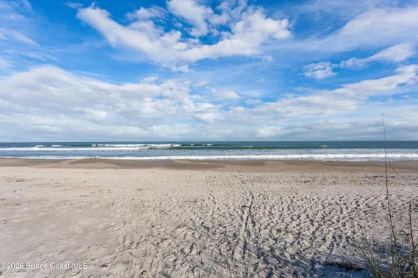 $2,850 | 2100 North Atlantic Avenue, Unit 305, Cocoa Beach, FL 32931