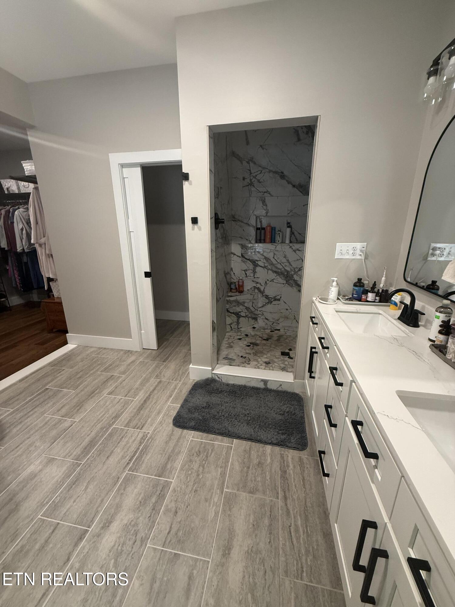 2922 Samples Road Louisville, TN 37777 - Photo 14 of 30 Master vanity