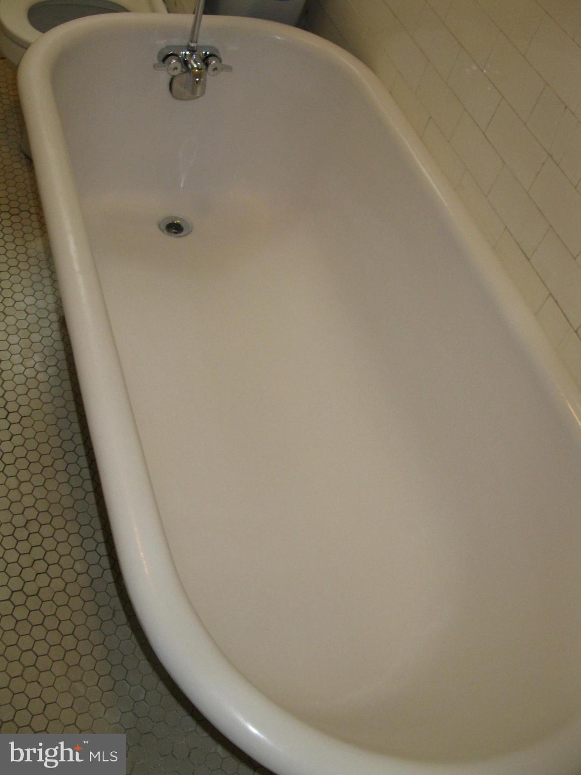45 R Street Northeast Washington, DC 20002 - Photo 27 of 42 SOAK TUB