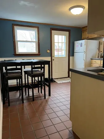 $3,500 | 55 Douglas Avenue, Portsmouth, RI 02871