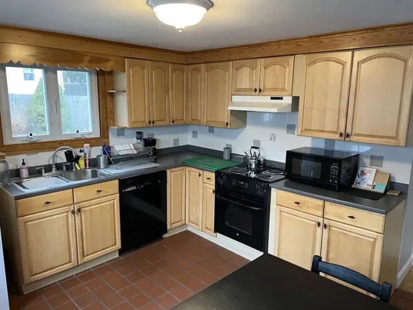 $3,500 | 55 Douglas Avenue, Portsmouth, RI 02871