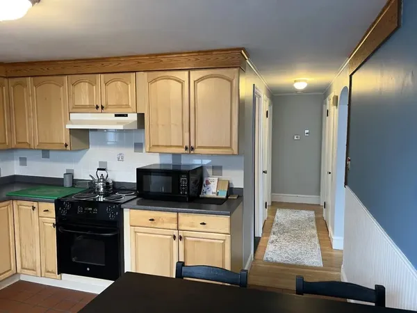 $3,500 | 55 Douglas Avenue, Portsmouth, RI 02871