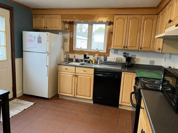 $3,500 | 55 Douglas Avenue, Portsmouth, RI 02871