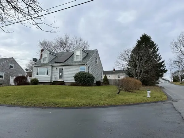 $3,500 | 55 Douglas Avenue, Portsmouth, RI 02871