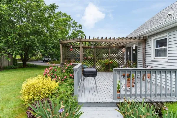 $3,500 | 55 Douglas Avenue, Portsmouth, RI 02871