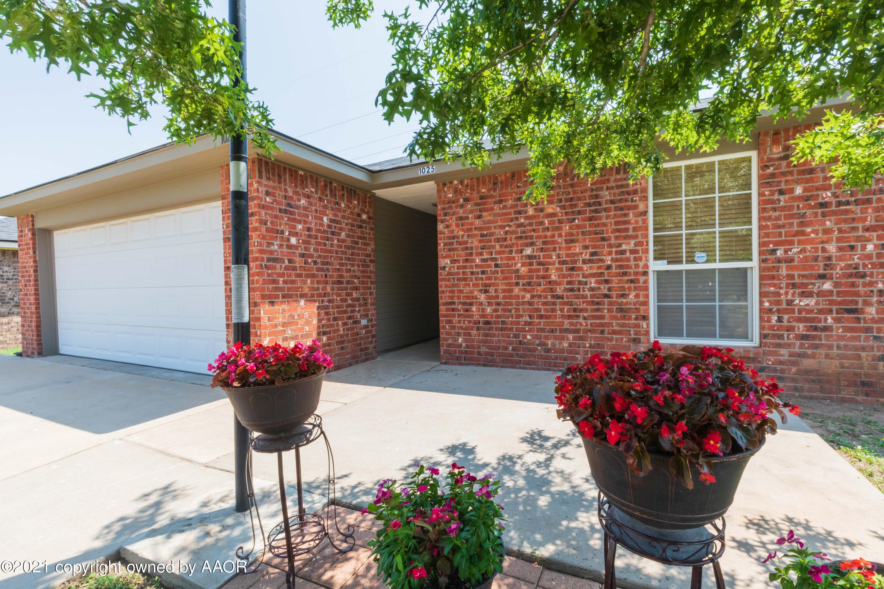 1025 Ketler Street Amarillo, TX 79104 - Photo 2 of 31 a front view of a house